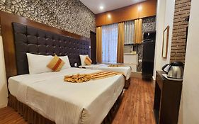 Hotel Raunak